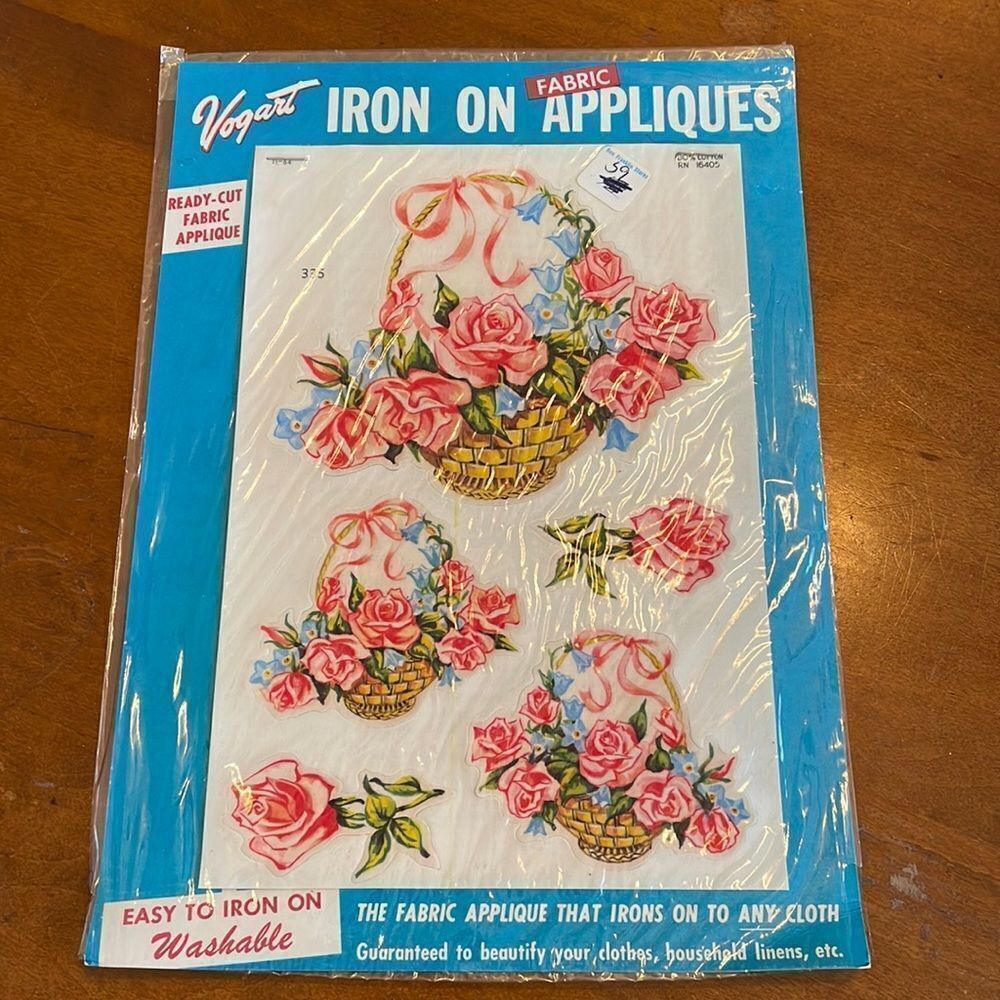 Vtg 1953 new in packaging Vogart iron on appliqués pink roses floral baskets